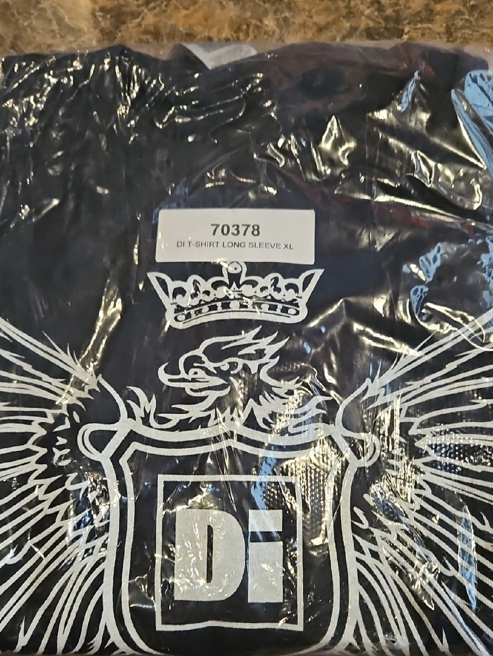 Men Long Sleeve Graphic Tee in Navy